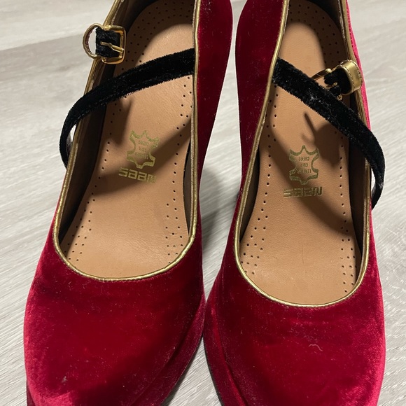 Vintage style high heel red velvet, size 7-7.5 - Picture 4 of 4
